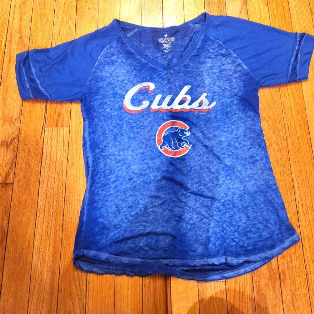Women's Cubs medium short sleeve shirt